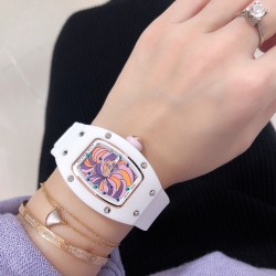 实拍 最新理查珐琅棉花糖理查德米勒 RichardMille 珐琅棉花糖 最新爆款 bon bon系列最稀有的作品！克服传统工艺打破模式！钟表最受尊敬的技术之一。不是所有人的嫁妆，棉花糖运动曲线和颜色，它们是诱人的。有了理查德米勒，实现了把棉花糖戴在你的手腕上！白色陶瓷加上黄粉绿搪瓷表盘，RM-07柔和的颜色创造了一个组合...甜蜜！糖果店的一次旅行，一个让人难以置信的艺术品。你会戴上它吗？