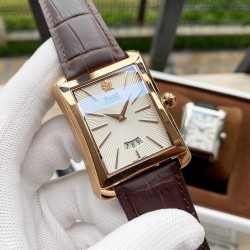 伯爵 Piaget 精品男士腕表，经典大三针设计，尊贵大气，绅士风范，卓越品质，热卖全城。采用全自动机械机芯，顶级316精钢表壳，进口小牛皮表带，矿物质超强镜面，尺寸40*13