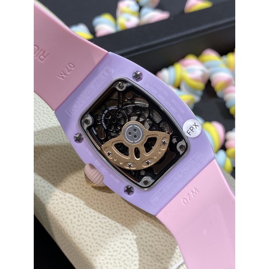 实拍 理查德米勒 RichardMille 糖果棉花糖 最新爆款 bon bon系列最稀有的作品!克服传统工艺打破模式!钟表最受尊敬的技术之一。不是所有人的嫁妆,棉花糖运动曲线和颜色,它们是诱人的。有了理查德米勒,实现了把棉花糖戴在你的手腕上!白色陶瓷加上黄粉绿搪瓷表盘,RM-07柔和的颜色创造了一个组合...甜蜜!糖果店的一次旅行,一个让人难以置信的艺术品。你会戴上它吗? 实拍 理查德米勒 RichardMille 糖果棉花糖 最新爆款 bon bon系列最稀有的作品!克服传统工艺打破模式!钟表最受尊敬的技术之一。不是所有人的嫁妆,棉花糖运动曲线和颜色,它们是诱人的。有了理查德米勒,实现了把棉花糖戴在你的手腕上!白色陶瓷加上黄粉绿搪瓷表盘,RM-07柔和的颜色创造了一个组合...甜蜜!糖果店的一次旅行,一个让人难以置信的艺术品。你会戴上它吗?