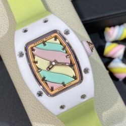 实拍 理查德米勒 RichardMille 糖果棉花糖 最新爆款 bon bon系列最稀有的作品！克服传统工艺打破模式！钟表最受尊敬的技术之一。不是所有人的嫁妆，棉花糖运动曲线和颜色，它们是诱人的。有了理查德米勒，实现了把棉花糖戴在你的手腕上！白色陶瓷加上黄粉绿搪瓷表盘，RM-07柔和的颜色创造了一个组合...甜蜜！糖果店的一次旅行，一个让人难以置信的艺术品。你会戴上它吗？