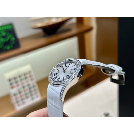 伯爵69Limelight Gala腕表超级版 正品级腕表尺寸32mm有鳄鱼皮表带,绢丝表带,牛皮表带可选运用一流的壳套打磨工艺,诠释伯爵优雅气质。表扣细节工艺,搭配施华洛世奇水钻,偶然一亮,清新脱俗。采用定制版瑞士石英机芯,续航给力,走时稳健,零返修。镶饰60颗明亮式切割钻(约0.92克拉)。表扣镶饰单颗明亮式切割施华洛世奇水钻(约0.01克拉)动人线条衬托优雅气质 伯爵69Limelight Gala腕表超级版 正品级腕表尺寸32mm有鳄鱼皮表带,绢丝表带,牛皮表带可选运用一流的壳套打磨工艺,诠释伯爵优雅气质。表扣细节工艺,搭配施华洛世奇水钻,偶然一亮,清新脱俗。采用定制版瑞士石英机芯,续航给力,走时稳健,零返修。镶饰60颗明亮式切割钻(约0.92克拉)。表扣镶饰单颗明亮式切割施华洛世奇水钻(约0.01克拉)动人线条衬托优雅气质