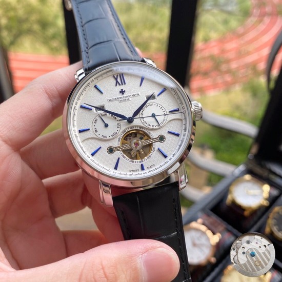品牌：江诗丹顿表带：真牛皮表带机芯：全自动机械机芯镜面：矿物质强化玻璃  高通透 尺寸：直径41mm厚11mm！