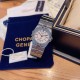 萧邦CHOPARD-St. Moritz圣莫里茨系列5156女士手镯表，1980年，Chopard萧邦推出了首款运动腕表，也是品牌工坊打造的首款钢制时计——St. Moritz，对当时专于制作金表和镶钻金表的Chopard萧邦而言，极具创新意义。St. Moritz腕表的圆形表圈点缀八颗螺丝，两两一组，分布在四个基本方位，每一节表带都由多个配件螺丝组装而成，难度非常之高，历经一年不断改进终出成品 。尺寸28mm 轻松驾驭 休闲精致都如你[爱心]（附送萧邦丝绒手表袋，退换袋子需退回‼️‼️）