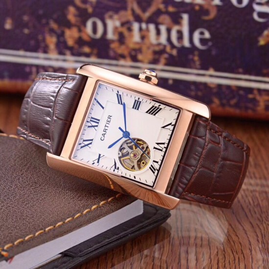 品牌:Cartier 卡地亚 类型:精品男士腕表表带:真牛皮表带机芯:全自动机械机芯镜面:矿物质强化玻璃品味高雅 浩瀚大气 匠心独运尺寸:直径42mm 厚12mm! 品牌:Cartier 卡地亚 类型:精品男士腕表表带:真牛皮表带机芯:全自动机械机芯镜面:矿物质强化玻璃品味高雅 浩瀚大气 匠心独运尺寸:直径42mm 厚12mm!