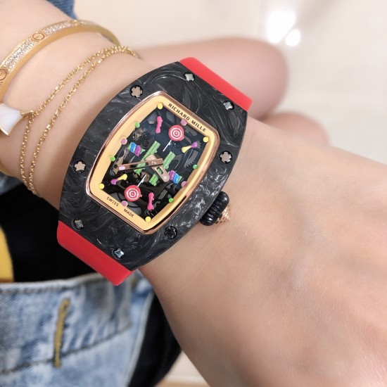 实拍 最新理查珐琅棉花糖理查德米勒 RichardMille 珐琅棉花糖 最新爆款 bon bon系列最稀有的作品!克服传统工艺打破模式!钟表最受尊敬的技术之一。不是所有人的嫁妆,棉花糖运动曲线和颜色,它们是诱人的。有了理查德米勒,实现了把棉花糖戴在你的手腕上!白色陶瓷加上黄粉绿搪瓷表盘,RM-07柔和的颜色创造了一个组合...甜蜜!糖果店的一次旅行,一个让人难以置信的艺术品。你会戴上它吗? 实拍 最新理查珐琅棉花糖理查德米勒 RichardMille 珐琅棉花糖 最新爆款 bon bon系列最稀有的作品!克服传统工艺打破模式!钟表最受尊敬的技术之一。不是所有人的嫁妆,棉花糖运动曲线和颜色,它们是诱人的。有了理查德米勒,实现了把棉花糖戴在你的手腕上!白色陶瓷加上黄粉绿搪瓷表盘,RM-07柔和的颜色创造了一个组合...甜蜜!糖果店的一次旅行,一个让人难以置信的艺术品。你会戴上它吗?