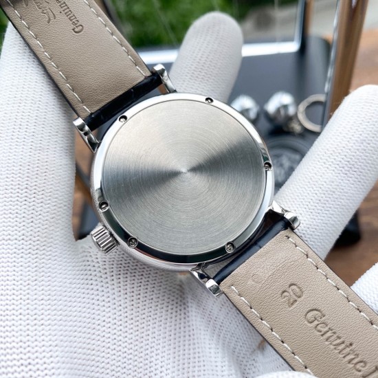 实物拍摄品牌：江诗丹顿 -Vacheron Constantin  类型：[酷]男士腕表表壳：316精钢（做工优质）表带：进口真牛皮/原装针扣机芯：进口西铁城8215全自动机械机芯（走时稳定）玻璃：高级强化镀膜镜面尺寸：直径40mm，厚度12.5mm