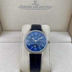 JAEGER-LECOULTRE积家女款RENDEZ-VOUS约会系列。尺寸：29mm搭载日本进口全自动机械机芯  正品版本机芯主版  功能：日夜星晨、时分秒显示功能 ，展现出昼的灿烂与夜的浪漫(刚刚的相遇，[玫瑰]刚刚的缘分，[爱心]刚刚的时间，愿幸福快乐与您相伴)