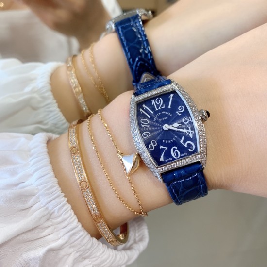 实拍 小红书强推 新色 FranckMuller 法兰克穆勒腕表是世界最知名的高级腕表品牌之一,也是无数男女明星的热捧之物。小酒桶型上手更潮,瑞士石英,表壳后盖桥形设计,贴手型 316上等精钢.尺寸26mm 实拍 小红书强推 新色 FranckMuller 法兰克穆勒腕表是世界最知名的高级腕表品牌之一,也是无数男女明星的热捧之物。小酒桶型上手更潮,瑞士石英,表壳后盖桥形设计,贴手型 316上等精钢.尺寸26mm