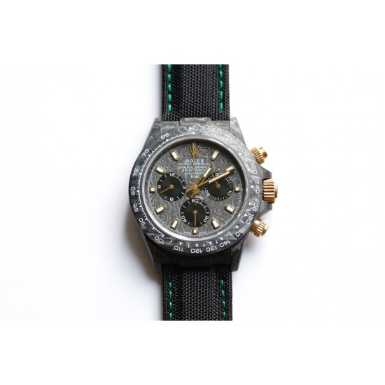 劳力士Rolex Daytona全碳纤维宇宙计时迪通拿横空出世 这款获得瑞士天文台认证的首款全碳纤迪通拿搭载全自动计时7750机械机芯 均调校测试 表盘配蜗形小秒针盘 蓝宝石抗刮损水晶镜面 碳纤维字面 完美复刻 原装同步魔术贴帆布带/橡树胶带 原装扣 更加柔软舒适 方便佩戴 爱不释手的劳力士迪通拿 品不完的一劳永逸!!! 劳力士Rolex Daytona全碳纤维宇宙计时迪通拿横空出世 这款获得瑞士天文台认证的首款全碳纤迪通拿搭载全自动计时7750机械机芯 均调校测试 表盘配蜗形小秒针盘 蓝宝石抗刮损水晶镜面 碳纤维字面 完美复刻 原装同步魔术贴帆布带/橡树胶带 原装扣 更加柔软舒适 方便佩戴 爱不释手的劳力士迪通拿 品不完的一劳永逸!!!