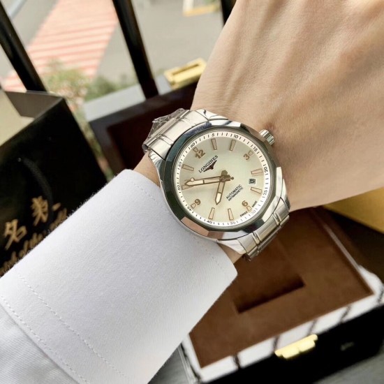 浪琴-LONGINES‼钨钢圈口最新力作类型:精致款男士腕表(更卓越)【钨钢圈口】全新面世!表带:316精钢表带(更舒适)机芯:顶级机械机芯(稳定)材料:蓝宝石水晶镜面(耐磨)真男士睿智风范 立体感强 特别设计 载誉归来尺寸:直径40mm厚12mm高清实拍!质量保证! 浪琴-LONGINES‼钨钢圈口最新力作类型:精致款男士腕表(更卓越)【钨钢圈口】全新面世!表带:316精钢表带(更舒适)机芯:顶级机械机芯(稳定)材料:蓝宝石水晶镜面(耐磨)真男士睿智风范 立体感强 特别设计 载誉归来尺寸:直径40mm厚12mm高清实拍!质量保证!
