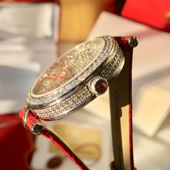 ❤️实拍 卡地亚-Cartier 满钻藤花系列腕表 双排钻侧身 搭配亮黑.红色鳄鱼皮瑞士石英机芯 蓝宝石水晶玻璃镜面 百搭经典尺寸35mm。表盘媚丽搭配并缀有彩色饰以密镶藤花的造型 奢华极致你值得拥有它。 ❤️实拍 卡地亚-Cartier 满钻藤花系列腕表 双排钻侧身 搭配亮黑.红色鳄鱼皮瑞士石英机芯 蓝宝石水晶玻璃镜面 百搭经典尺寸35mm。表盘媚丽搭配并缀有彩色饰以密镶藤花的造型 奢华极致你值得拥有它。