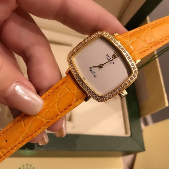 最新劳力士Rolex采用知名经典的设计将它重新呈现,品牌的三方联名创造了一个独特的系列,同时满足了手表和街头爱好者的高要求。尺寸3228mm 进口意大利小牛皮带,腕间流年,诠释你的美,就是如此简单! 最新劳力士Rolex采用知名经典的设计将它重新呈现,品牌的三方联名创造了一个独特的系列,同时满足了手表和街头爱好者的高要求。尺寸3228mm 进口意大利小牛皮带,腕间流年,诠释你的美,就是如此简单!