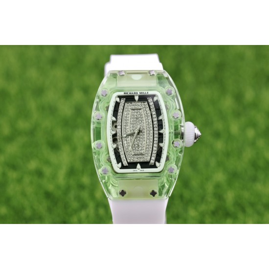 实拍 理查德•米勒清凉夏日最新款RichardMille RM 07-02✨酒桶形表壳由整块绿色由有机玻璃打造而成,配用原装西铁城全自动机芯,顶级橡树表带。尺寸为46mmx32mmx14mm。表壳加工无论从工程还是技术角度都堪称挑战,没有丝毫容错空间。女装腕表以著名的鸡尾酒及其蕴含的精神思潮为灵感。 实拍 理查德•米勒清凉夏日最新款RichardMille RM 07-02✨酒桶形表壳由整块绿色由有机玻璃打造而成,配用原装西铁城全自动机芯,顶级橡树表带。尺寸为46mmx32mmx14mm。表壳加工无论从工程还是技术角度都堪称挑战,没有丝毫容错空间。女装腕表以著名的鸡尾酒及其蕴含的精神思潮为灵感。