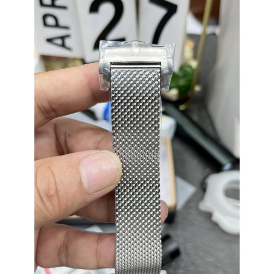 OMEGA 欧米茄 邦德007-无暇赴死,全新腕表底盖采用NAIAD LOCK锁扣设计,确保镌刻字样始终处于竖直位置。詹姆斯邦德《无暇赴死》(NoTimeToDie),将佩戴这款腕表在电影中闪耀登场。买它!就可于腕间感受邦德的迷人风范。 OMEGA 欧米茄 邦德007-无暇赴死,全新腕表底盖采用NAIAD LOCK锁扣设计,确保镌刻字样始终处于竖直位置。詹姆斯邦德《无暇赴死》(NoTimeToDie),将佩戴这款腕表在电影中闪耀登场。买它!就可于腕间感受邦德的迷人风范。