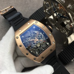 RM工厂出品 理 查徳 米勒 Richard Mille RM35-01 此复刻版表壳和底盖釆用高级喷沙打造，使之壳上下与左右二侧毫无缝隙，马来西亚进口橡胶表带/尼龙表带，使之呈现出超韧性及柔软的感觉，搭载原装进口机械机芯 蓝宝石水晶玻璃 极具个性与夸张的表壳表盘设计只为遇见个性独特的你！RM诚意之作 值得你拥有！