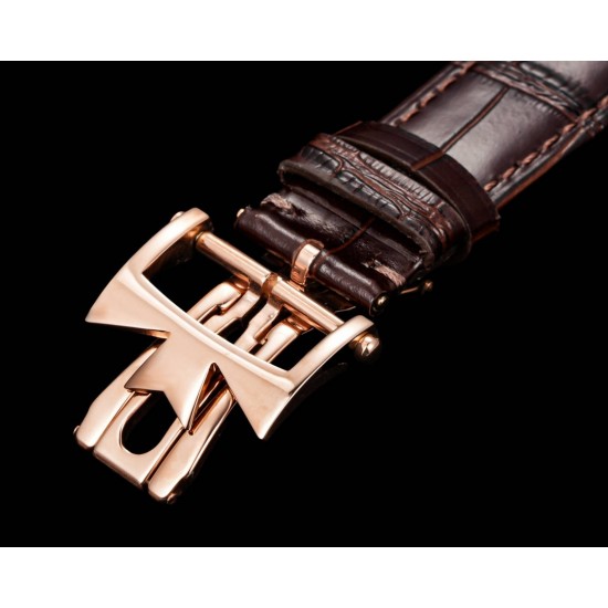 全新升级版Vacheron constantin 经典之美品鉴江诗丹顿传承逆跳日历款腕表 型号4010U/000R-B329。盘面设计独树一帜,功能简单实用。采用自制Cal.2460 R31L/1机芯 直径42.5毫米 。搭配意大利牛皮原装表扣,佩戴更舒适,简敛精致不失优雅,经典传承 永不过时 全新升级版Vacheron constantin 经典之美品鉴江诗丹顿传承逆跳日历款腕表 型号4010U/000R-B329。盘面设计独树一帜,功能简单实用。采用自制Cal.2460 R31L/1机芯 直径42.5毫米 。搭配意大利牛皮原装表扣,佩戴更舒适,简敛精致不失优雅,经典传承 永不过时