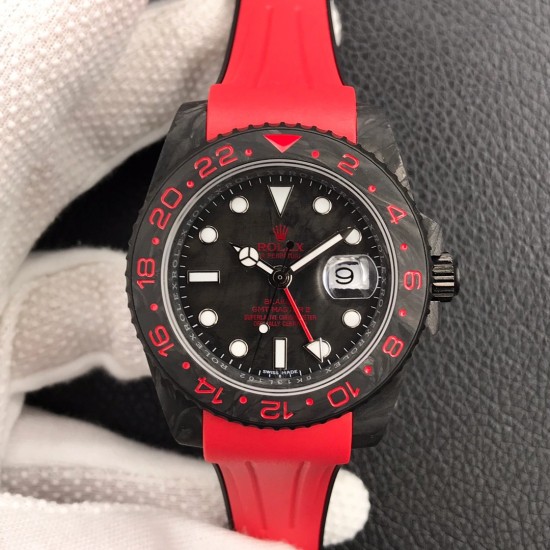 劳力士Rolex Daytona翡翠夜光全碳纤维GMT横空出世 这款获得天文台认证的首款全碳纤维GMT搭载2836全自动机械 蓝宝石抗刮损水晶镜面 碳纤维字面 完美复刻 原装同步橡树胶带 原装扣 更加柔软舒适 方便佩戴 爱不释手的劳力士GMT 品不完的一劳永逸!!! 劳力士Rolex Daytona翡翠夜光全碳纤维GMT横空出世 这款获得天文台认证的首款全碳纤维GMT搭载2836全自动机械 蓝宝石抗刮损水晶镜面 碳纤维字面 完美复刻 原装同步橡树胶带 原装扣 更加柔软舒适 方便佩戴 爱不释手的劳力士GMT 品不完的一劳永逸!!!