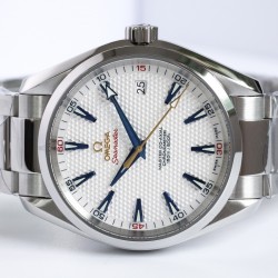 VS欧米茄海马Aqua Terra “莱德杯”限量版 金针队长 41.5mm搭载1:1 8500机芯全新上市！1:装饰独特的 高尔夫球状机构银色表盘，搭载18K 黄金秒针 白蓝红金四色呼应莱德杯色彩组合。2: 与正品一致1:1自动上链同轴机芯，双向上链系统能缩短上链时间。3:自动陀上饰有独特的阿拉伯日内瓦波纹，陀上印着莱德杯标志。喜欢金针队长  还有个不二的选择！