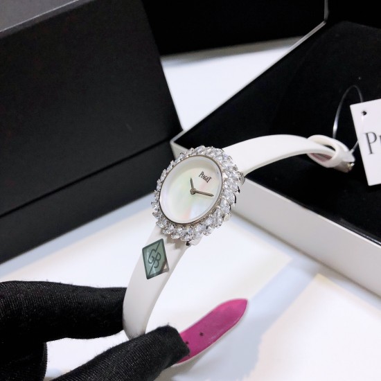 ❤️伯爵-PIAGET 全新高级珠宝系列,18K白金.玫瑰金,镶饰24颗马眼型切割美钻(约3.84克拉)是高级珠宝制作的一大挑战;钻石散发的耀眼光芒,皮带采用轻柔的缎面材质,与钻石造型形成优雅对比。原装尺寸31X7.8mm ❤️伯爵-PIAGET 全新高级珠宝系列,18K白金.玫瑰金,镶饰24颗马眼型切割美钻(约3.84克拉)是高级珠宝制作的一大挑战;钻石散发的耀眼光芒,皮带采用轻柔的缎面材质,与钻石造型形成优雅对比。原装尺寸31X7.8mm