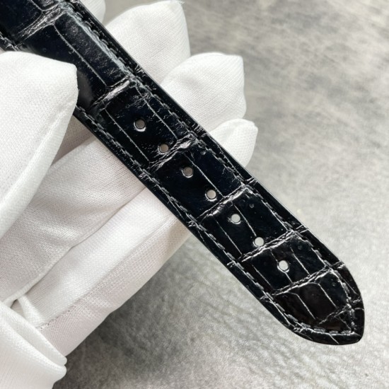 积家月相大师系列正装男表Q1368420.(表壳直径39mm,厚度9.9mm)数控精雕立体月相盘,完美还原原装!搭载Miyota9015魔改一体Cal.925/1机芯,镂空链条盒让机芯看起来“更积家”!自动陀电镀了特调的K金色,并非市场上普通的红玫瑰金,实实在在匠心打造!出货实拍 积家月相大师系列正装男表Q1368420.(表壳直径39mm,厚度9.9mm)数控精雕立体月相盘,完美还原原装!搭载Miyota9015魔改一体Cal.925/1机芯,镂空链条盒让机芯看起来“更积家”!自动陀电镀了特调的K金色,并非市场上普通的红玫瑰金,实实在在匠心打造!出货实拍