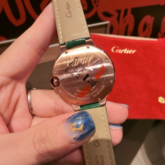 高品质, Ballon Bleu de Cartier卡地亚蓝气球腕表奢华系列,百搭尺寸36mm,简约又别具品味,搭配进口意大利鳄鱼纹小牛皮制作摒弃了现代盛行的繁复华丽的修饰,以简约重新诠释唯美,打造独家高品质,采用斯华洛水晶钻石制作出表盘 优雅精致高贵气质尽显无漏 高品质, Ballon Bleu de Cartier卡地亚蓝气球腕表奢华系列,百搭尺寸36mm,简约又别具品味,搭配进口意大利鳄鱼纹小牛皮制作摒弃了现代盛行的繁复华丽的修饰,以简约重新诠释唯美,打造独家高品质,采用斯华洛水晶钻石制作出表盘 优雅精致高贵气质尽显无漏
