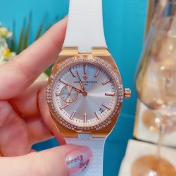 江诗丹顿-VACHERON CONSTANTIN纵横四海系列火热上市，突破传统，时尚优雅的多彩表带，可满足佩戴者在不同场合的需求，多样化的色彩设计演绎大胆而时尚的风格，江诗丹顿在装置时始终将舒适性放在首位，确保腕表完美贴合手腕，纯钢表壳，进口石英机芯，蓝宝石水晶玻璃，舒适胶质表带，采用原装针式表扣佩戴方便！尺寸:36.5mm