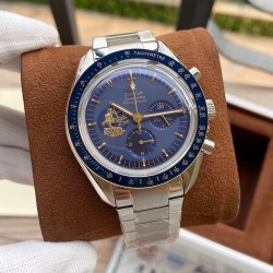 OMEGA 欧米茄 登月腕表——「Speedmaster Apollo 11 50th Anniversary」超霸计时码表，直径42mm，镶嵌黑色陶瓷刻度圈，衬托出醒目的金色刻度。