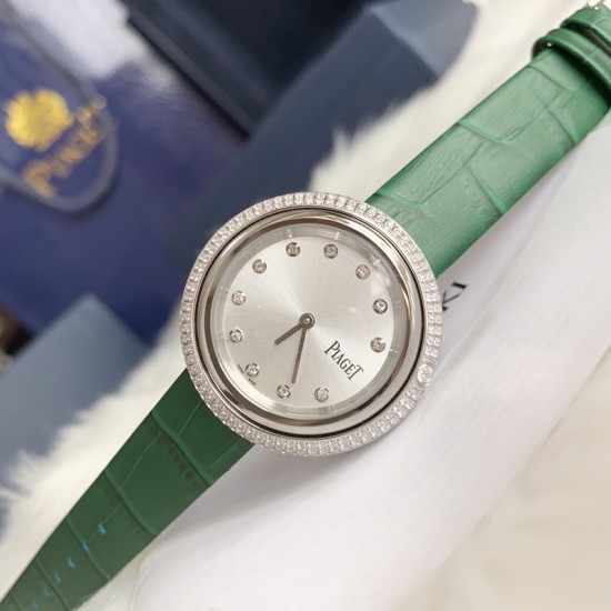 实拍 伯爵-PIAGET 女士腕表 瑞士石英机芯 316L精钢表壳 真牛皮表带 尺寸34*8mm 蓝宝石玻璃镜面 简约的设计,大胆而多彩的配色,以及旋转表圈是伯爵品牌 Possession腕表的特质所在。通过品牌制表师们天马星空的创意,将各个亮色的表带与贵金属、钻石、精钢材质相融,通过圆形盘面的演绎,令全新的 Possession腕表越发闪耀夺目,给人眼前一亮之感。 实拍 伯爵-PIAGET 女士腕表 瑞士石英机芯 316L精钢表壳 真牛皮表带 尺寸34*8mm 蓝宝石玻璃镜面 简约的设计,大胆而多彩的配色,以及旋转表圈是伯爵品牌 Possession腕表的特质所在。通过品牌制表师们天马星空的创意,将各个亮色的表带与贵金属、钻石、精钢材质相融,通过圆形盘面的演绎,令全新的 Possession腕表越发闪耀夺目,给人眼前一亮之感。