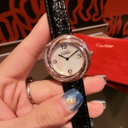 新颜色到，CARTIER【卡地亚】经典之作，2020完美演绎，女士小巧优雅款，经典就是百搭，越百搭越时尚，纯钢外壳，进口石英机芯，矿物质耐磨镜面，上手美美哒【尺寸：33mm】