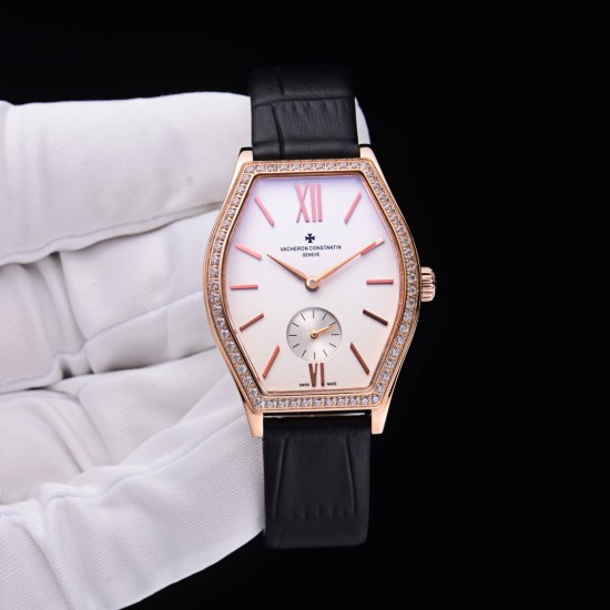 实拍 江诗丹顿-Vacheron Constantin 作为世界上历史悠久的钟表制造商从未停止生产,秉承悉力以赴,精益求精的品牌座右铭,其中有一款-Malte系列25530/000R-9742,经典酒桶型婉表,防磨水晶镜面,内部经反光处理,配置瑞士原装石英机芯,尺寸28.40*38.67毫米,厚度7.28毫米。表壳电镀18K白金/玫瑰金,表带有布绢带,牛皮带两种选择,针扣配带.市面最高版本,你值得拥有 实拍 江诗丹顿-Vacheron Constantin 作为世界上历史悠久的钟表制造商从未停止生产,秉承悉力以赴,精益求精的品牌座右铭,其中有一款-Malte系列25530/000R-9742,经典酒桶型婉表,防磨水晶镜面,内部经反光处理,配置瑞士原装石英机芯,尺寸28.40*38.67毫米,厚度7.28毫米。表壳电镀18K白金/玫瑰金,表带有布绢带,牛皮带两种选择,针扣配带.市面最高版本,你值得拥有