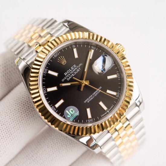 ROLEX 劳力士 蚝式恒动日志型41mm系列腕表,直径41mm,经典的蚝式表壳搭配三角坑纹外圈,把头采用旋入式设计,抗刮损蓝水晶玻璃,防反光凸透式放大(2.5倍)日历窗,隐蔽式摺叠皇冠带扣,矜持有度秀而不媚 恒久优雅! ROLEX 劳力士 蚝式恒动日志型41mm系列腕表,直径41mm,经典的蚝式表壳搭配三角坑纹外圈,把头采用旋入式设计,抗刮损蓝水晶玻璃,防反光凸透式放大(2.5倍)日历窗,隐蔽式摺叠皇冠带扣,矜持有度秀而不媚 恒久优雅!