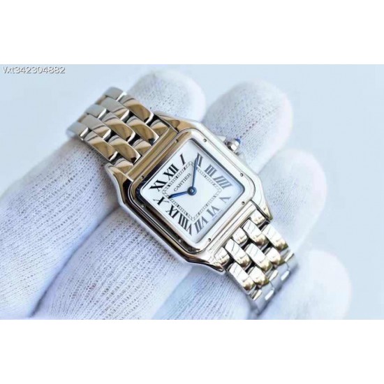 卡地亚猎豹Panthre de Cartier。华丽而不羁,是Panthre de Cartier猎豹所传达的美学风格。它线条流畅,魅惑动人,柔软服帖于腕间,宛若在肌肤上翩翩起舞。独特的造型彰显成熟优雅、自信动人的女性形象。GF工厂以精湛技艺,原装开模,打造出与正品无异的精美流线表耳,与表壳一体成型。搭载瑞士朗达石英机芯,316L精钢壳套,尺寸:27 x 37毫米,厚度:6毫米,表冠镶嵌一颗合成蓝色尖晶石,镀银表盘,剑形蓝钢指针,100%三度防水。搭配专柜旅行包装物料。商品规格:默认规格 卡地亚猎豹Panthre de Cartier。华丽而不羁,是Panthre de Cartier猎豹所传达的美学风格。它线条流畅,魅惑动人,柔软服帖于腕间,宛若在肌肤上翩翩起舞。独特的造型彰显成熟优雅、自信动人的女性形象。GF工厂以精湛技艺,原装开模,打造出与正品无异的精美流线表耳,与表壳一体成型。搭载瑞士朗达石英机芯,316L精钢壳套,尺寸:27 x 37毫米,厚度:6毫米,表冠镶嵌一颗合成蓝色尖晶石,镀银表盘,剑形蓝钢指针,100%三度防水。搭配专柜旅行包装物料。商品规格:默认规格