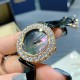 实拍 萧邦新款不断 重点推荐 重磅来袭 LHEUR DU DIAMANT珠宝镶系列,全套精钢镂空打造,光滑精致无暇,采用最新手法三爪镶石工艺,与原装正品一致,尺寸及细节完美至无可挑剔,整表美轮美奂由你任意搭配出行或各种宴会派对,该款专用进口石英机芯,走时稳定性众所周知!表扣饱满不显臃肿,蓝宝石水晶镜面,钻石及整个表扣呈现的弧度与镂空的鸟巢壳身完美绝配,搭配之对应效果令你无可挑剔,表带制作精良,狠下本钱采用进口高光牛皮 一点也不逊于市场的一般鳄鱼皮,尺寸:30mm厚10mm 实拍 萧邦新款不断 重点推荐 重磅来袭 LHEUR DU DIAMANT珠宝镶系列,全套精钢镂空打造,光滑精致无暇,采用最新手法三爪镶石工艺,与原装正品一致,尺寸及细节完美至无可挑剔,整表美轮美奂由你任意搭配出行或各种宴会派对,该款专用进口石英机芯,走时稳定性众所周知!表扣饱满不显臃肿,蓝宝石水晶镜面,钻石及整个表扣呈现的弧度与镂空的鸟巢壳身完美绝配,搭配之对应效果令你无可挑剔,表带制作精良,狠下本钱采用进口高光牛皮 一点也不逊于市场的一般鳄鱼皮,尺寸:30mm厚10mm