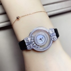 实拍 (蝴蝶结)chopard-happy Sport 萧邦HAPPY DIAMONDS系列快乐钻 腕表蓝宝石玻璃镜面 原厂瑞士石英机芯 镜面内自由滑动快乐钻 钻石围绕表盘回旋起舞 制作精巧双层透明跳跃时尚的设计风格，完美女性的前卫、大方、秀气的特质，内、外蓝宝石玻璃 ，微型按调EAT瑞士石英机，表壳直径约28mm