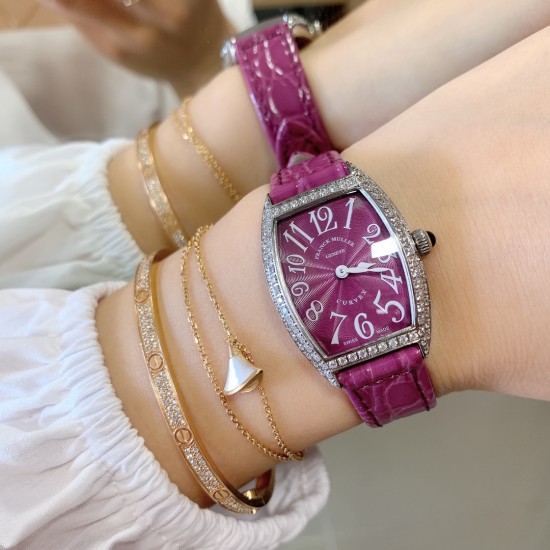 实拍 小红书强推 新色 FranckMuller 法兰克穆勒腕表是世界最知名的高级腕表品牌之一,也是无数男女明星的热捧之物。小酒桶型上手更潮,瑞士石英,表壳后盖桥形设计,贴手型 316上等精钢.尺寸26mm 实拍 小红书强推 新色 FranckMuller 法兰克穆勒腕表是世界最知名的高级腕表品牌之一,也是无数男女明星的热捧之物。小酒桶型上手更潮,瑞士石英,表壳后盖桥形设计,贴手型 316上等精钢.尺寸26mm