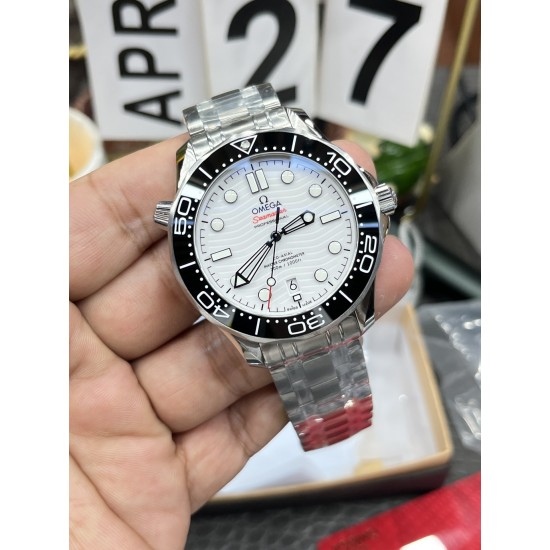 OMEGA 欧米茄 海马300m系列腕表！316精钢材质打造！专用8800机芯摆轮，42mm直径！超强双色夜光针！