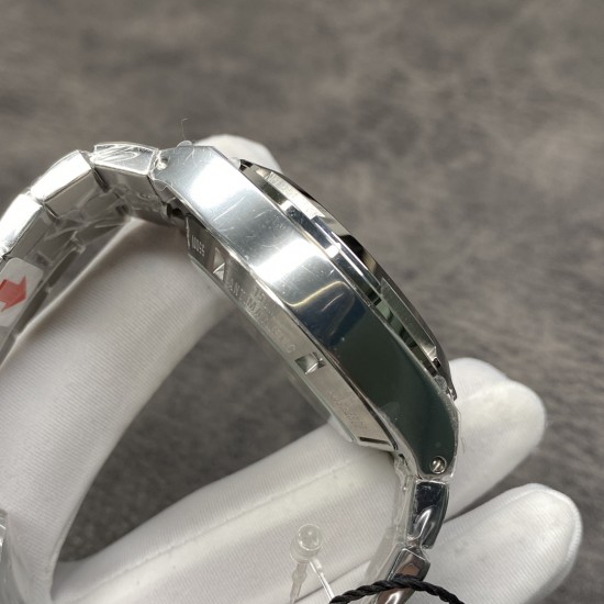 Vacheron Constantin 江诗丹顿 Overseas 纵横四海腕表 升级版V2 耗时10个月打造出来的精品 精钢表壳,直径 41mm,蓝宝石水晶表镜表背,7750改5200自动上链机械,摆频28800次/小时,精钢表扣,防水150米。最后一定要赞赏的是全新的「可更换表带系统」,新 Overseas 只需要拨动表带和表耳之间的一个小划杆就可以拆换表带,每一枚都可选钢带、皮带 ,真正做到1:1复刻 出货实拍 Vacheron Constantin 江诗丹顿 Overseas 纵横四海腕表 升级版V2 耗时10个月打造出来的精品 精钢表壳,直径 41mm,蓝宝石水晶表镜表背,7750改5200自动上链机械,摆频28800次/小时,精钢表扣,防水150米。最后一定要赞赏的是全新的「可更换表带系统」,新 Overseas 只需要拨动表带和表耳之间的一个小划杆就可以拆换表带,每一枚都可选钢带、皮带 ,真正做到1:1复刻 出货实拍