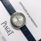 实拍 伯爵-PIAGET 女士腕表 瑞士石英机芯 316L精钢表壳 真牛皮表带 尺寸34*8mm 蓝宝石玻璃镜面 简约的设计,大胆而多彩的配色,以及旋转表圈是伯爵品牌 Possession腕表的特质所在。通过品牌制表师们天马星空的创意,将各个亮色的表带与贵金属、钻石、精钢材质相融,通过圆形盘面的演绎,令全新的 Possession腕表越发闪耀夺目,给人眼前一亮之感。 实拍 伯爵-PIAGET 女士腕表 瑞士石英机芯 316L精钢表壳 真牛皮表带 尺寸34*8mm 蓝宝石玻璃镜面 简约的设计,大胆而多彩的配色,以及旋转表圈是伯爵品牌 Possession腕表的特质所在。通过品牌制表师们天马星空的创意,将各个亮色的表带与贵金属、钻石、精钢材质相融,通过圆形盘面的演绎,令全新的 Possession腕表越发闪耀夺目,给人眼前一亮之感。