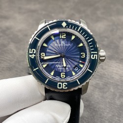 JB BLANCPAIN 宝珀 五十噚 五十寻 5015-1130-52潜水表 精钢表壳 夜光蓝宝石表圈 蓝宝石镜面镀防眩光蓝膜（没有N厂那么浓蓝色，是很淡的蓝，原装也是这样） 镀铑指针 蓝色表盘（白色字印刷相对其他版本覆盖更好了） 超强夜光 海鸥2836机芯（不再是其他版本的杭州机） 双层底盖 外层防水防尘 内层防磁 尼龙纤维革表带 蝴蝶双按扣 外送一副橡胶表带含针扣及表带更换工具两把以及表带安装生耳螺丝一对 45mm ZF厂出品！出货实拍