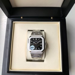 HBF Factory 百达翡丽重磅推出新系列CUBITUS 5821腕表这款Cubitus手链及表盘，既经典又时尚，优雅与高级感完美平衡。亮点特色：1️⃣机芯:搭载定制9015改Cal.26-330(日历窗对版) ，自动上链机芯。2️⃣钢带:316L定制级人体工程学表带，新扣款式。3️⃣表壳:尺寸45毫米厚度仅8.25mm，为表壳对角线长度(即10点位至4点位),因为表壳近似于方形，上下边的宽度会小于这一数值，所以视觉效果并不是很大