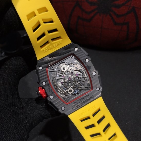 理查德米勒 Richard Mille⌚️碳纤维壳43*50毫米 一如既往防水胶带配原装折叠扣极具个性与夸张的表壳表盘设计只为遇见个性独特的你 一如既往的酷 理查德米勒 Richard Mille⌚️碳纤维壳43*50毫米 一如既往防水胶带配原装折叠扣极具个性与夸张的表壳表盘设计只为遇见个性独特的你 一如既往的酷