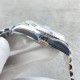 (严选)劳力士Rolex Sky-Dweller 天行者,尺寸42MM,沉稳可靠、雍容大度!表圈采用劳力士Ring Command三角坑纹,旋转外圈可调转月份功能!抗刮损蓝宝石水晶,防反光凸透式放大日历窗!有五珠联动表带,也有蚝式三排链节 !蚝式摺扣配5毫米易调链节伸展系统【表盘】放射太阳纹理,刻度12小窗口红点月 份显示【机芯】搭载全自动机械9001机芯【功能】日期显示 月份显示 年历显示 双时区!zf 厂出品,出货实拍 (严选)劳力士Rolex Sky-Dweller 天行者,尺寸42MM,沉稳可靠、雍容大度!表圈采用劳力士Ring Command三角坑纹,旋转外圈可调转月份功能!抗刮损蓝宝石水晶,防反光凸透式放大日历窗!有五珠联动表带,也有蚝式三排链节 !蚝式摺扣配5毫米易调链节伸展系统【表盘】放射太阳纹理,刻度12小窗口红点月 份显示【机芯】搭载全自动机械9001机芯【功能】日期显示 月份显示 年历显示 双时区!zf 厂出品,出货实拍