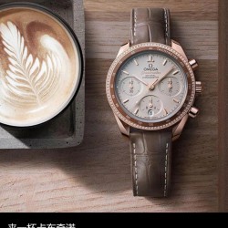 来一杯卡布奇诺，         品鉴欧米茄超霸系列38mm腕表欧米茄超霸系列38mm腕表整体呈现经典的“卡布奇诺”配色，闪耀迷人色泽的sedna️18k金表壳和镶钻表圈，精巧别致的细节令人回味悠长！
