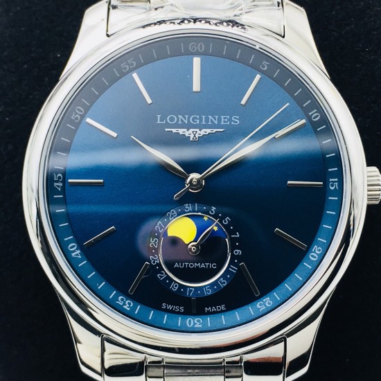 【LG Factory】新力作 浪琴Longines新款「Master Moonphase」月相日历腕表,采用ETA2824-2机芯,功能完美同步,防水深度30米,表耳线条温润流畅。表盘为大三针布局,最特别之处是表圈分钟刻度圈为立体倾斜的设计,提供出色的表盘层次感。6点的月相盘与日历功能融为一体。表盘共有3种款式:银白色麦粒纹搭配衬线体阿拉伯数字时标,黑色麦粒纹搭配罗马数字时标,蓝色日晖纹搭配棍状时标 ,直径40毫米,厚度10毫米,意大利进口小牛皮 原装蝴蝶扣 ⚠️请认准独家品质!LG品质 值得信赖! 【LG Factory】新力作 浪琴Longines新款「Master Moonphase」月相日历腕表,采用ETA2824-2机芯,功能完美同步,防水深度30米,表耳线条温润流畅。表盘为大三针布局,最特别之处是表圈分钟刻度圈为立体倾斜的设计,提供出色的表盘层次感。6点的月相盘与日历功能融为一体。表盘共有3种款式:银白色麦粒纹搭配衬线体阿拉伯数字时标,黑色麦粒纹搭配罗马数字时标,蓝色日晖纹搭配棍状时标 ,直径40毫米,厚度10毫米,意大利进口小牛皮 原装蝴蝶扣 ⚠️请认准独家品质!LG品质 值得信赖!