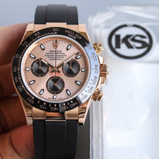 顶级做工KS出品:劳力士 恒动宇宙计时型迪通拿 【尺寸】40MM【表镜】抗刮损蓝水晶玻璃 防反光凸透式放大日历窗【表壳】上链表冠,旋入式三扣锁三重防水系统【机芯】采用7750机芯,高效精准稳定【表带】腕表搭配折叠式表扣,且表扣具有微调装置,可以调到非常的贴合手腕 折叠扣 超强夜光 防水大于100米 顶级做工KS出品:劳力士 恒动宇宙计时型迪通拿 【尺寸】40MM【表镜】抗刮损蓝水晶玻璃 防反光凸透式放大日历窗【表壳】上链表冠,旋入式三扣锁三重防水系统【机芯】采用7750机芯,高效精准稳定【表带】腕表搭配折叠式表扣,且表扣具有微调装置,可以调到非常的贴合手腕 折叠扣 超强夜光 防水大于100米
