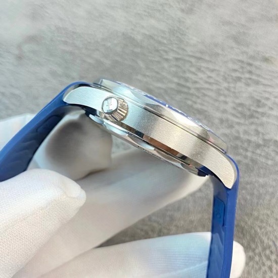 OMEGA 欧米茄 海马300m系列腕表！316精钢材质打造！专用8800机芯摆轮，42mm直径！超强双色夜光针！