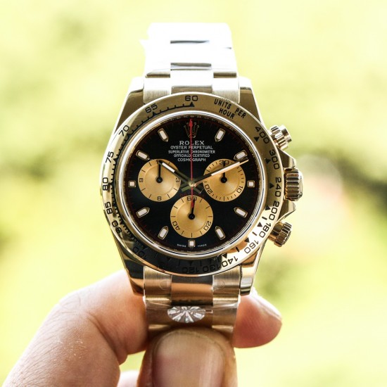 AR超神之作 ROLEX DAYTONA劳 力士迪通拿副本的十年精华， 并行代购版迪通拿，完美修正十年间所有副本的不足和缺陷，4130机芯，以及攻克机芯厚度，使壳身厚度首次达到与正品一致，并搭配正品代购包装物料，重新定义最高品质的迪通拿副本，真正的A级副本劳 力 士迪地拿[AR出品]