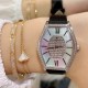 实拍 江诗丹顿-Vacheron Constantin 作为世界上历史悠久的钟表制造商从未停止生产,秉承悉力以赴,精益求精的品牌座右铭,其中有一款-Malte系列25530/000R-9742,经典酒桶型婉表,防磨水晶镜面,内部经反光处理,配置瑞士原装石英机芯,尺寸28.40*38.67毫米,厚度7.28毫米。表壳电镀18K白金/玫瑰金,表带有布绢带,牛皮带两种选择,针扣配带.市面最高版本,你值得拥有! 实拍 江诗丹顿-Vacheron Constantin 作为世界上历史悠久的钟表制造商从未停止生产,秉承悉力以赴,精益求精的品牌座右铭,其中有一款-Malte系列25530/000R-9742,经典酒桶型婉表,防磨水晶镜面,内部经反光处理,配置瑞士原装石英机芯,尺寸28.40*38.67毫米,厚度7.28毫米。表壳电镀18K白金/玫瑰金,表带有布绢带,牛皮带两种选择,针扣配带.市面最高版本,你值得拥有!