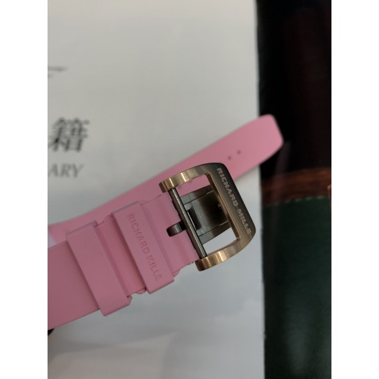 BBA厂v3镂空升级版到货明星网红款❤️理查德米勒RM07-011⃣️表壳:采用与原版一致ZTA白色/黑色陶瓷表壳。2⃣️机芯:独家定制机芯 还原正品3⃣️表径:1:1还原正品45.66x31.40mm毫米,厚度为11.85MM4⃣️表镜材质:蓝宝石水晶镜面双防眩效果。5⃣️表带材质:进口氟橡胶表带,耐腐,舒适耐用6⃣️表扣:最新工艺钛金属材质7⃣️镶钻工艺:打破传统机镶工艺 纯手工镶嵌 8⃣️镜面材质:蓝宝石 防眩光处理 BBA厂v3镂空升级版到货明星网红款❤️理查德米勒RM07-011⃣️表壳:采用与原版一致ZTA白色/黑色陶瓷表壳。2⃣️机芯:独家定制机芯 还原正品3⃣️表径:1:1还原正品45.66x31.40mm毫米,厚度为11.85MM4⃣️表镜材质:蓝宝石水晶镜面双防眩效果。5⃣️表带材质:进口氟橡胶表带,耐腐,舒适耐用6⃣️表扣:最新工艺钛金属材质7⃣️镶钻工艺:打破传统机镶工艺 纯手工镶嵌 8⃣️镜面材质:蓝宝石 防眩光处理