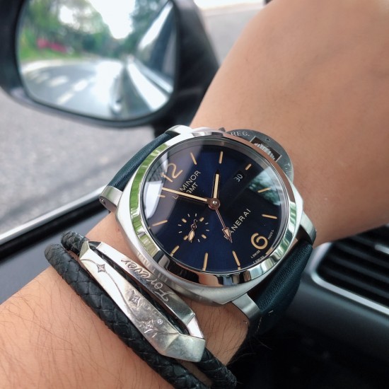 品牌:沛纳海--PANERAI PAM00688 类型:男士顶级腕表 机芯:全自动机械机芯 表壳:316L精钢表壳 镜面:矿物强化玻璃 皮带:进口真牛皮表带 三杰卓越非凡 尽显男士魅力尺寸:直径44mm 厚度16mm。SJ为你精心打造超真实实物图拍摄 让你超真实实物图体验 品牌:沛纳海--PANERAI PAM00688 类型:男士顶级腕表 机芯:全自动机械机芯 表壳:316L精钢表壳 镜面:矿物强化玻璃 皮带:进口真牛皮表带 三杰卓越非凡 尽显男士魅力尺寸:直径44mm 厚度16mm。SJ为你精心打造超真实实物图拍摄 让你超真实实物图体验
